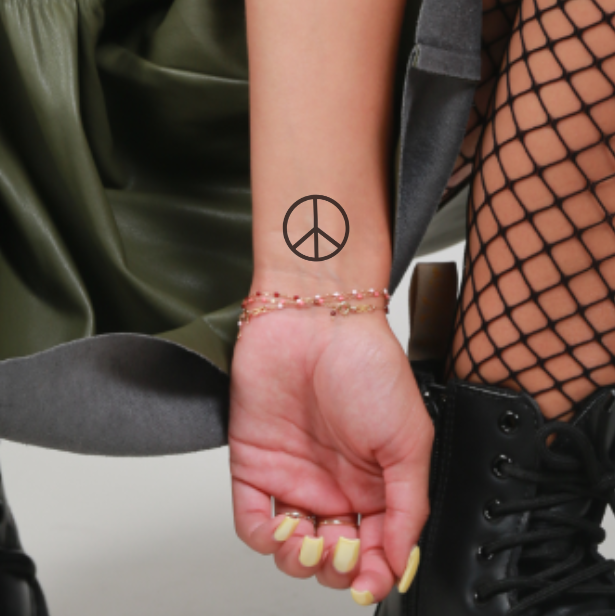 Peace and Love Tätowierung