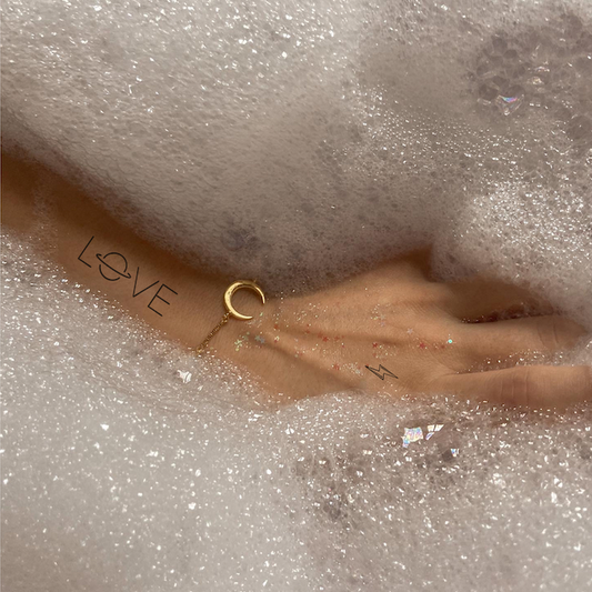 Enlever un tatouage éphémère : Méthodes et précautions